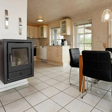 Holiday home Four-bedroom Holiday In 18