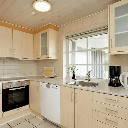 Four-bedroom Holiday In 18 * Blavand