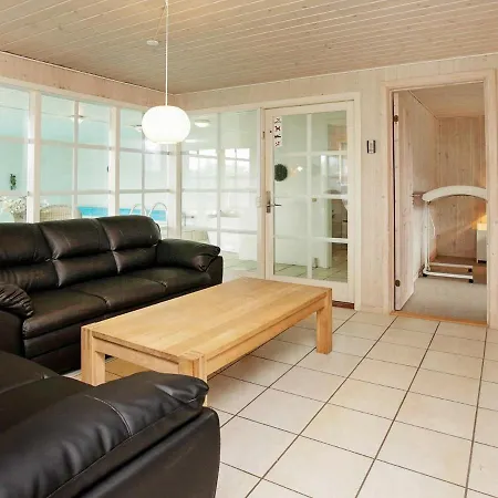 Four-bedroom Holiday In 18 Holiday home