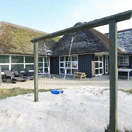 Four-bedroom Holiday In 18 Blavand